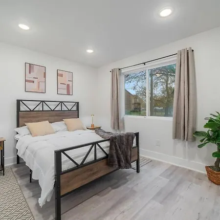 Downtown Modern Cozy Apartment